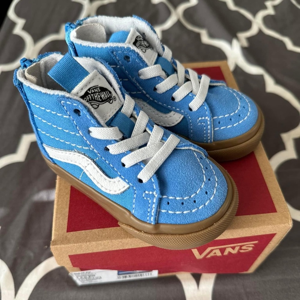 BNIB VANS SIZE 4C